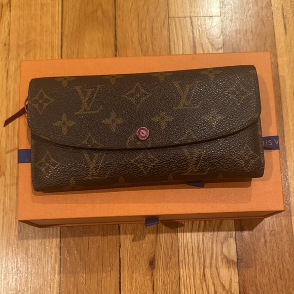 Louis Vuitton Emilie Wallet - Picture 3 of 8